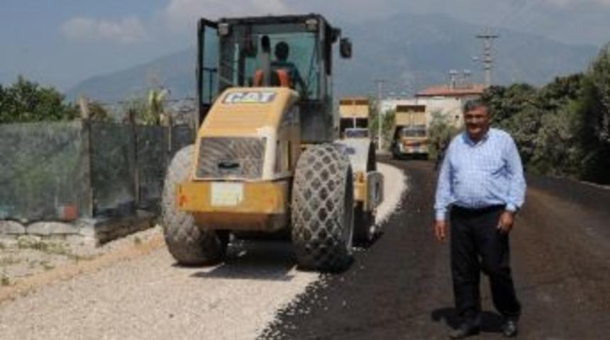 Finike&rsquo;de Asfalt &Ccedil;alışmaları Devam Ediyor