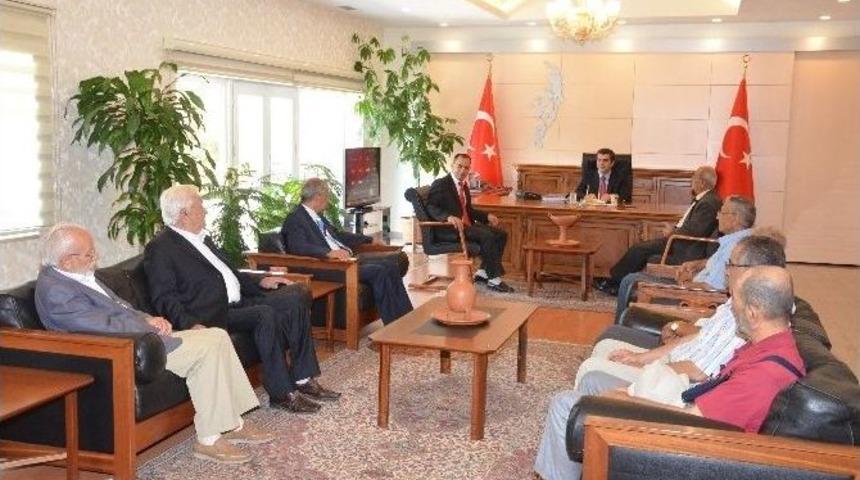 Huzurevi Sakinlerinden Vali D&uuml;zg&uuml;n&rsquo;e Ziyaret