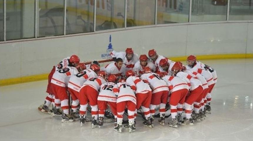 İzmir&rsquo;de Buz Hokeyi Heyecanı