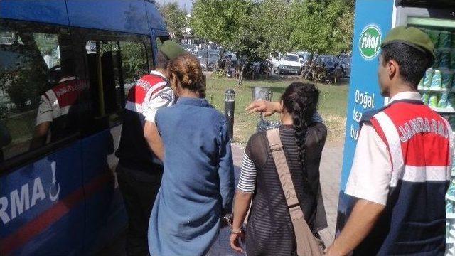 Fethiye’de Plajda Çanta Çalan 2 Kadın Tutuklandı