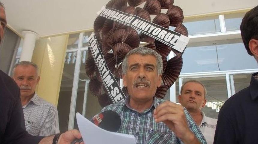 T&uuml;rk Eğitim-sen&rsquo;den, Milli Eğitime Siyak &Ccedil;elenk