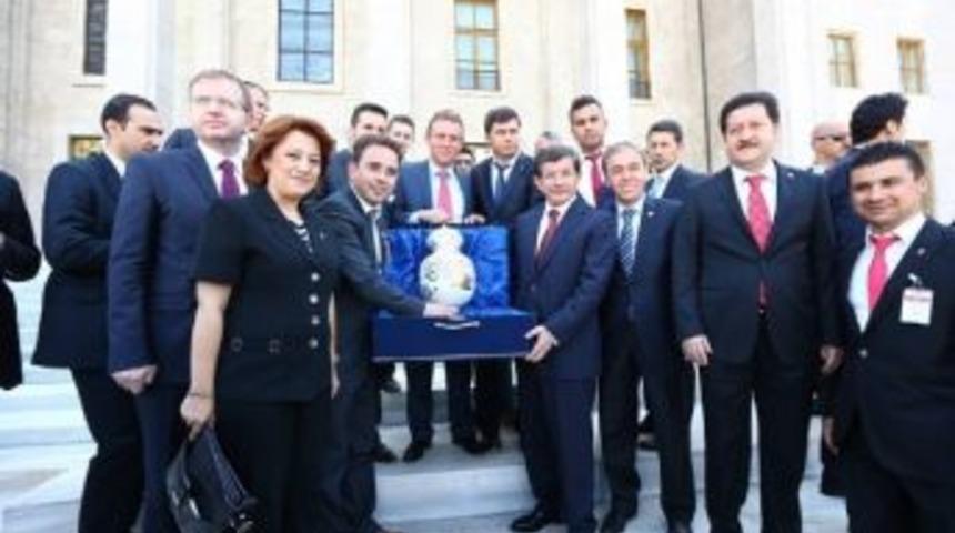 Başbakan Ahmet Davutoğlu&rsquo;na &Ccedil;ini Vazo