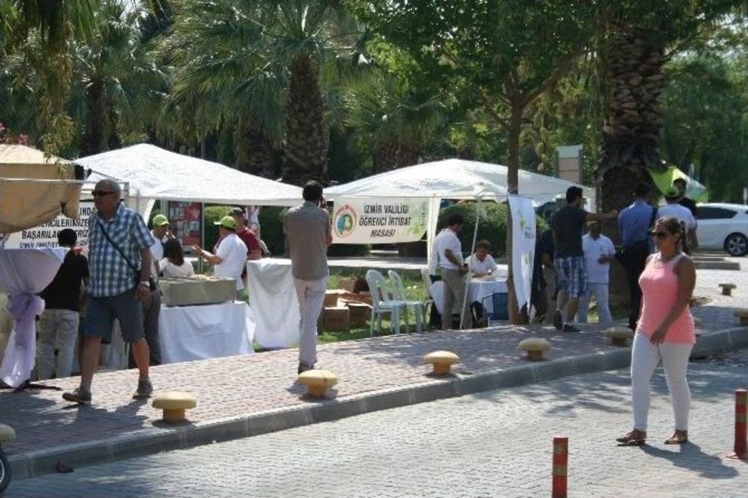 Polis &Uuml;niversiteye Stant Kurdu, Kayıt Yaptıran &Ouml;ğrencileri Bilgilendirdi