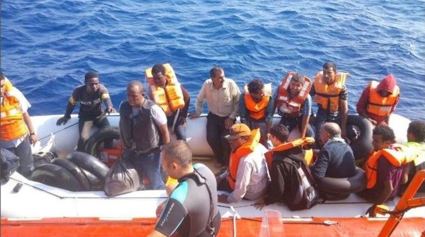 Sahil G&uuml;venlik Ekipleri, Son 48 Saatte 200 Ka&ccedil;ak M&uuml;lteciyi &Ouml;l&uuml;mden Kurtardı