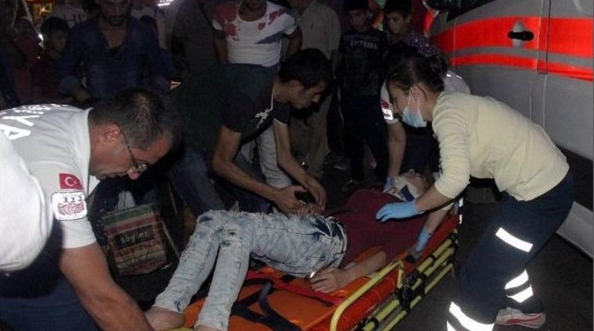 Otomobiliyle &Ccedil;arptığı Yaralıyı Bırakıp Ka&ccedil;tı