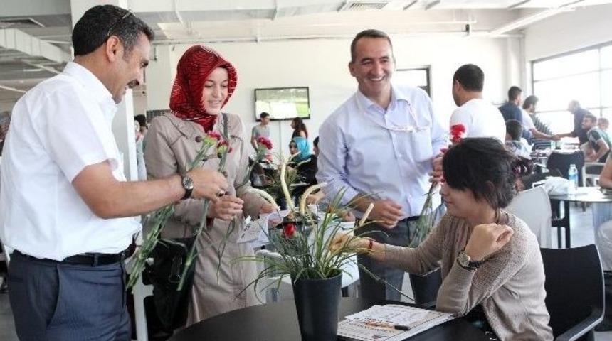 Ağrı İbrahim &Ccedil;e&ccedil;en &Uuml;niversitesinden &Ccedil;i&ccedil;ekli Karşlama