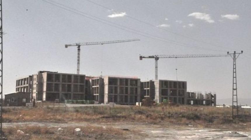 Ağrı&rsquo;da Şehir Hastanesinin Yapımı Kışında Devam Edecek