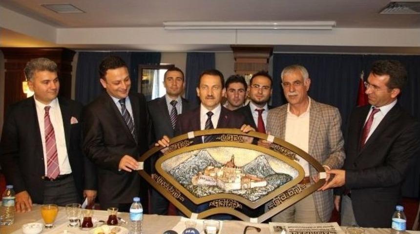 Bik Genel M&uuml;d&uuml;r&uuml; Atalay, Ağrılı Gazetecilerle Bir Araya Geldi