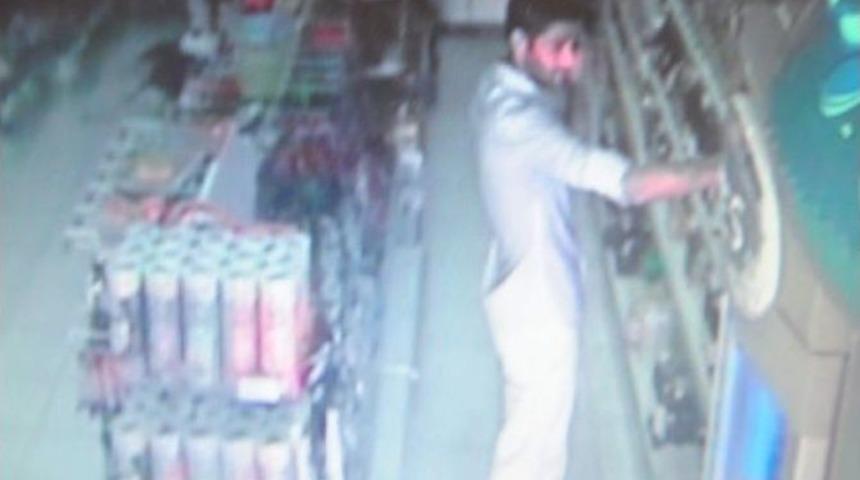 İ&ccedil;ki Hırsızı Kameraya Yakalandı