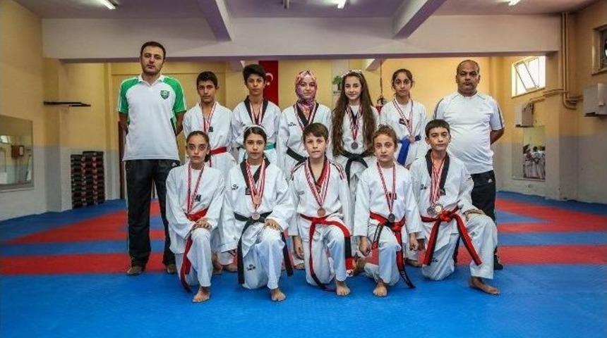 Şehitkamilli Minik Taekwandoculardan Büyük Başarı