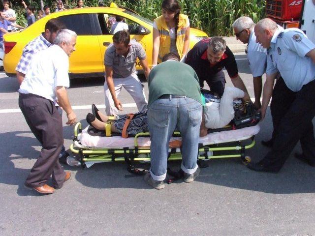 Gölcük'te Trafik Kazası: 2 Yaralı