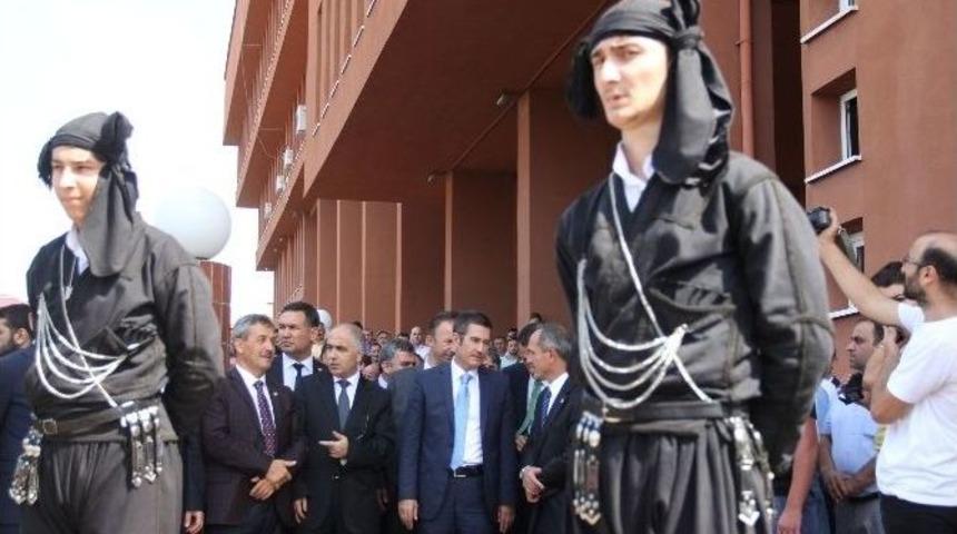 G&uuml;mr&uuml;k Ve Ticaret Bakanı Nuretin Canikli Giresun&rsquo;da