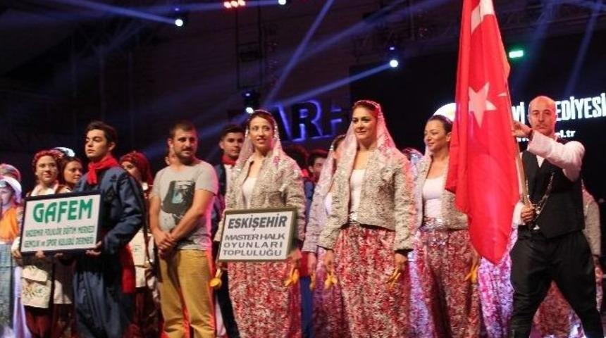 Eskişehir Master Halk Oyunları Topluluğu Arhavi Festivali&rsquo;nde