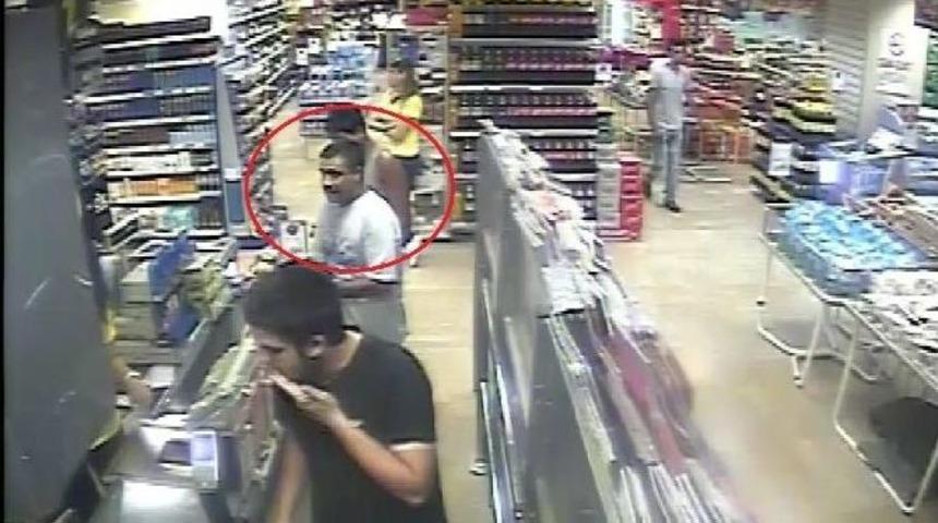 İranlı Tırnak&ccedil;ı Baba Oğul Kameralara Yakalandı