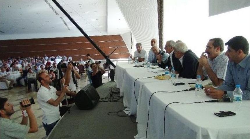 Elektrik Probleminin &Ccedil;&ouml;z&uuml;m&uuml; İ&ccedil;in Dedaş Ve &Ccedil;ift&ccedil;iler Kızıltepe&rsquo;de Bir Araya Geldi