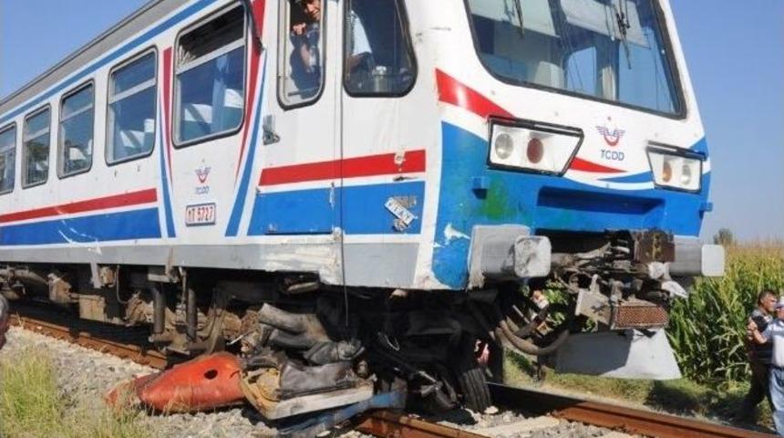 &Ouml;demiş&rsquo;te Hemzemin Ge&ccedil;itte Kaza: 1 &Ouml;l&uuml;