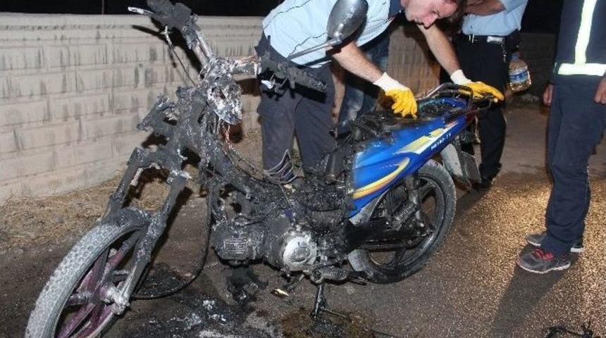 Beyşehir&rsquo;de Arızalanan Motosiklet Yandı