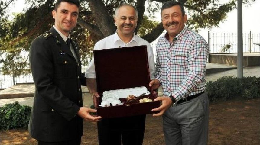 Darıca Ailesi M&uuml;ft&uuml;s&uuml;n&uuml; Uğurladı