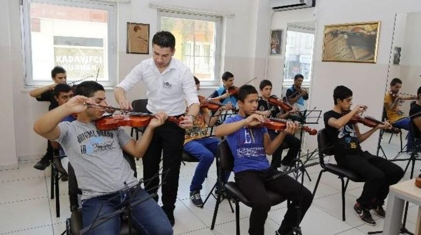 Şahinbey&rsquo;den Kimsesiz &Ccedil;ocuklara Keman, Bağlama Ve Gitar Kursu