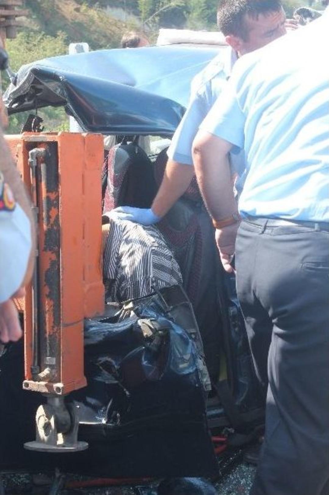 Trabzon&rsquo;da Trafik Kazası: 2 &Ouml;l&uuml;