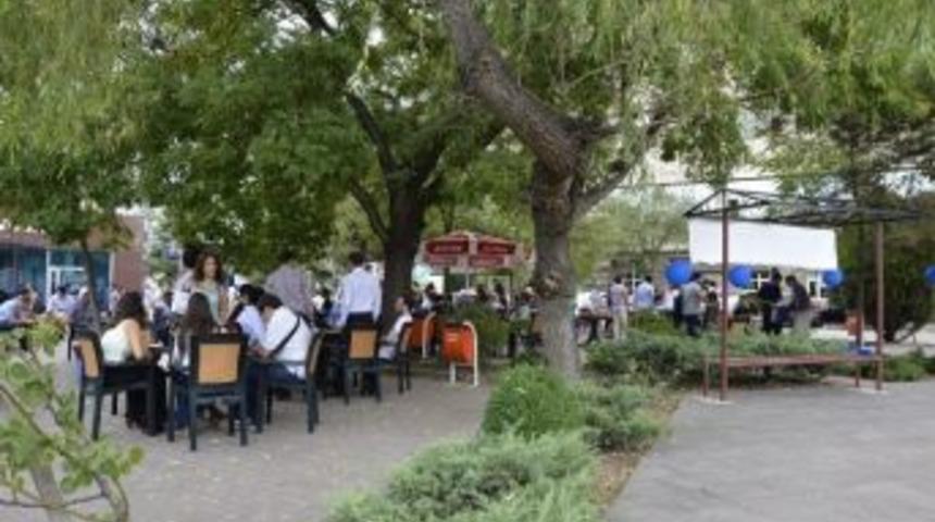 T&uuml;rkiye&rsquo;de İlk Kez Bir Fak&uuml;lte Bah&ccedil;esinde Artık Sigara İ&ccedil;ilmiyor