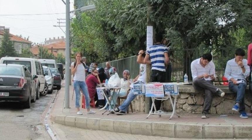 Yurt Sahiplerinin &Ouml;ğrenci Kapma Yarışı