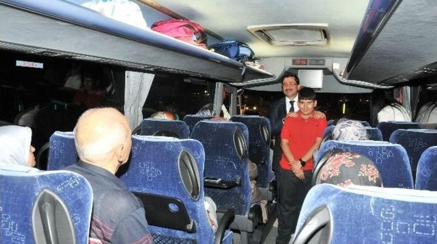 Ke&ccedil;i&ouml;ren Belediye Başkanı Ak, &Ccedil;anakkale Yolcularını Uğurladı