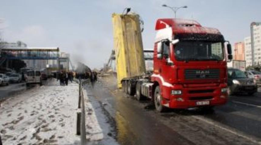 Yaşanan &Uuml;st Ge&ccedil;it Kazası İlk Değil