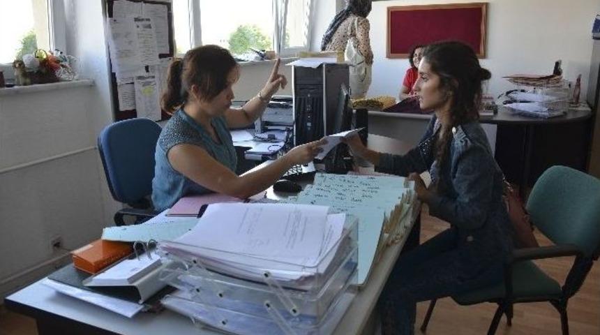 &Uuml;niversite &Ouml;ğrencileri Otogarda Karşılanıyor