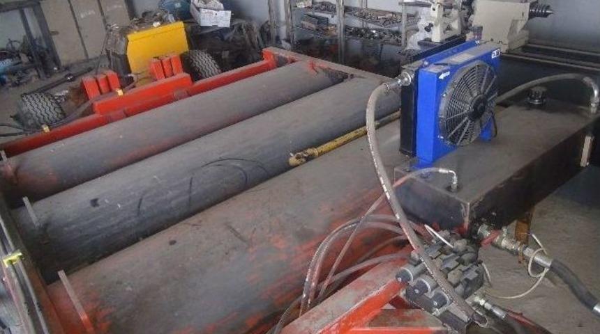 Baba-oğul Anız Par&ccedil;alama Makinesi Yaptı