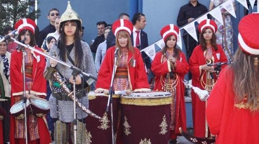 Aydın B&uuml;y&uuml;kşehir Belediyesi Bayanlardan Oluşan &lsquo;bıyıksız Mehteran&rsquo; Takımı Kurdu