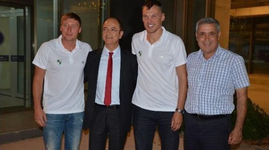 Şaşmaz, Zalgiris Takımını &Ccedil;i&ccedil;eklerle Karşıladı