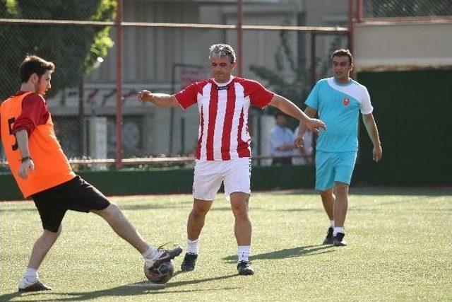 Karşıyaka’da Başkan Akpınar’dan Gol Şovu