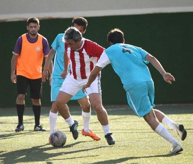 Karşıyaka’da Başkan Akpınar’dan Gol Şovu