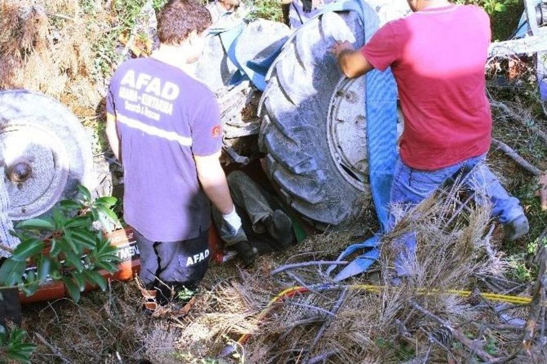 Anne Ve Oğul Devrilen Trakt&ouml;r&uuml;n Altında Kaldı