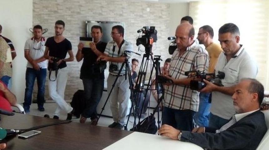 Rıza &Ccedil;alımbay&rsquo;ın Toplantısında Taraftar Krizi