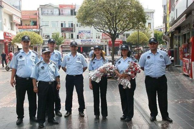 Düzce’de Zabıtadan Esnafa Çiçek