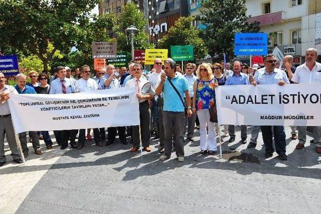 Eğitim Sendikaları Milli Eğitim Müdürlüğü Önüne Siyah Çelenk Bıraktı