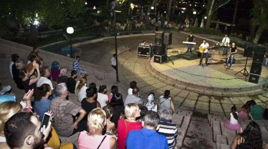 Gen&ccedil; M&uuml;zisyenlerden M&uuml;zik Ziyafeti