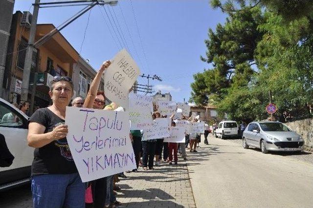 Ayvacık’ta Yıkım Kararı Alınan Sahildeki Binaların Sahiplerinden Protesto