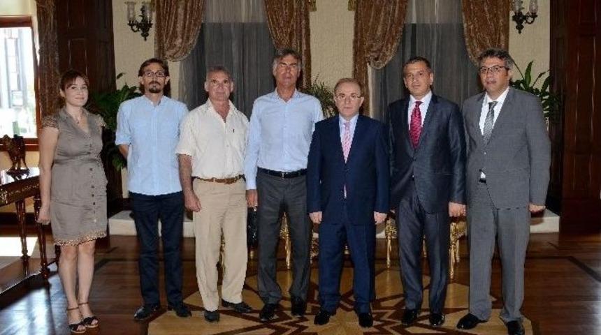 Antalyalı &Ccedil;erkezlerden Vali &Ouml;zt&uuml;rk&rsquo;e Ziyaret