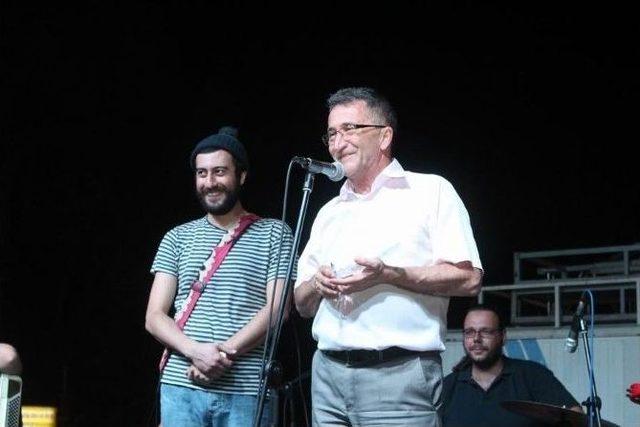 Edremit’te ‘grup Cümbüş Cemaat’ Konseri 1