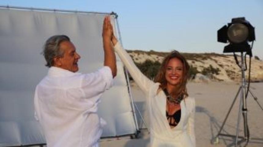 Ayşe &Ouml;zyılmazel&rsquo;den Babası Neco&rsquo;ya 50. Yıl S&uuml;rprizi