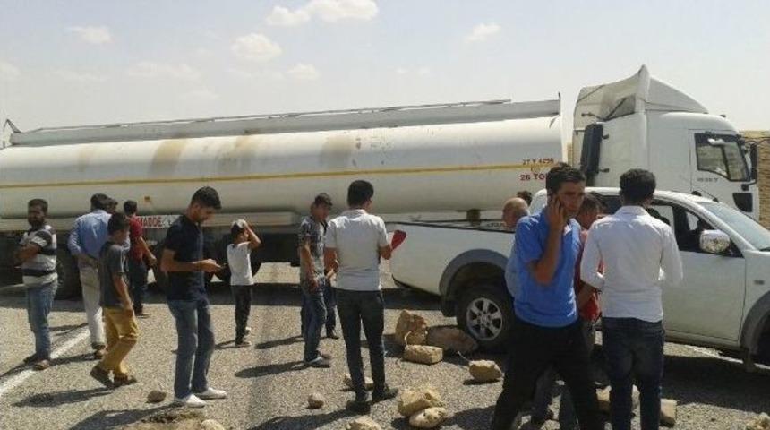 Tanker Şof&ouml;rleri Silopi-cizre Yolunu Kapattı