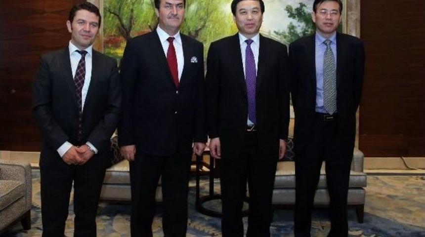 D&uuml;ndar, Projelerini &Ccedil;in&rsquo;de Tanıttı