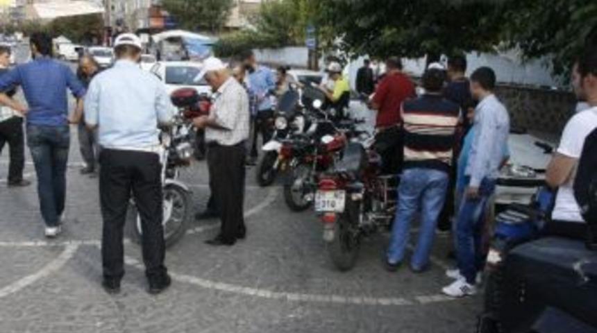 Diyarbakır Polisi Plakasız Motosiklet Avına &Ccedil;ıktı