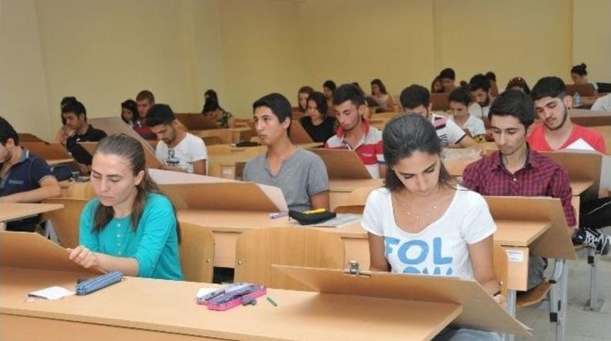 Ak&uuml; G&uuml;zel Sanatlar Fak&uuml;ltesi Resim B&ouml;l&uuml;m&uuml;ne Bu Yıl 30 Yetenekli &Ouml;ğrenci Kayıt Yaptırmaya Hak Kazandı