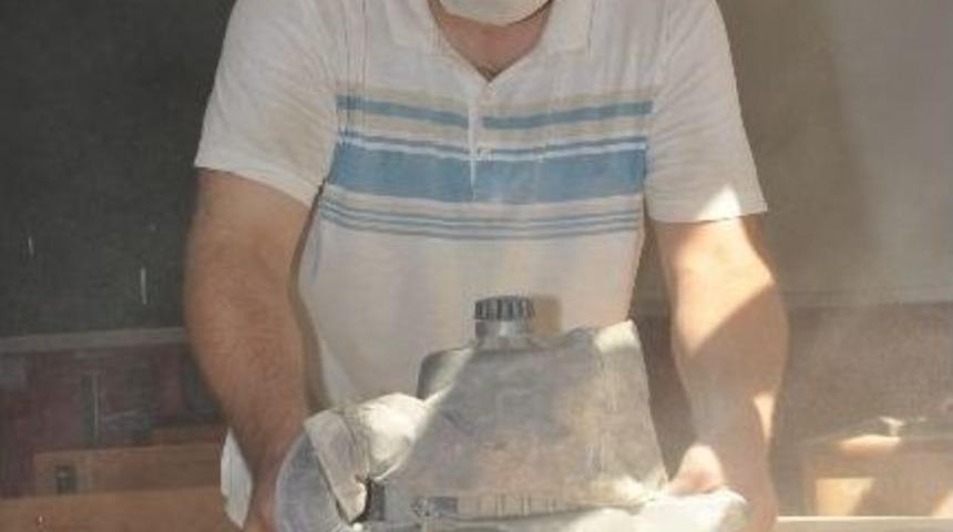 Okul Tadilatını M&uuml;d&uuml;r Yapıyor