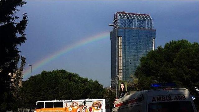 İstanbul Trafiği G&ouml;kkuşağıyla Renklendi 1