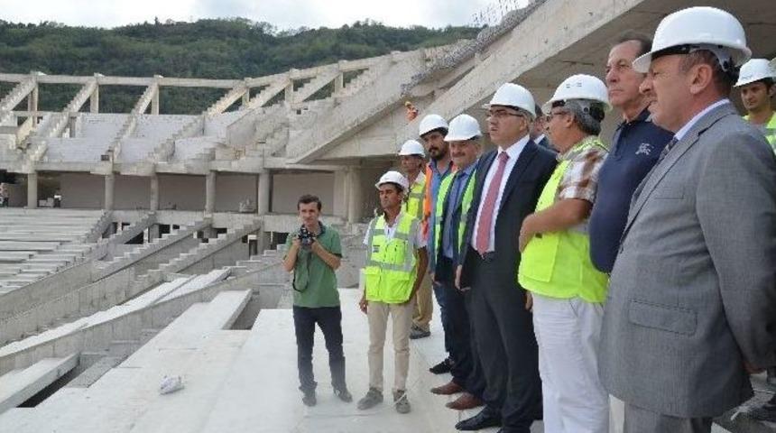 Toki Başkanı Mehmet Erg&uuml;n Turan Akyazı Stadı&rsquo;nda İncelemelerde Bulundu
